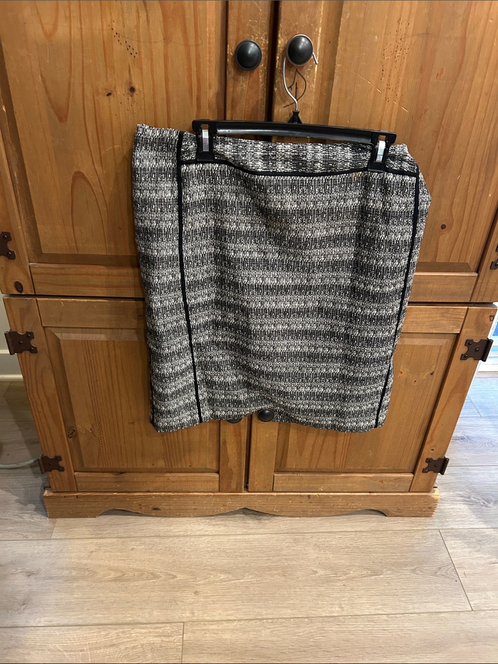 Liz Claiborne Black and White Tweed-Style Pencil Skirt with Black Piping